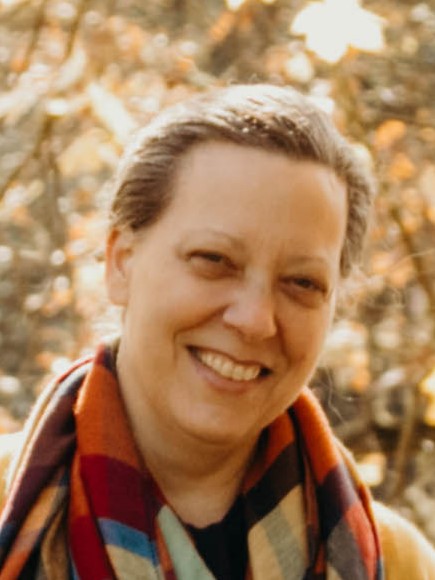 Julie's profile photo from a fall family photo shoot